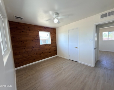 7605 Parkland Drive - Photo Thumbnail 16