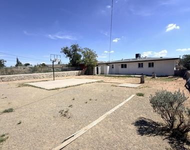 7605 Parkland Drive - Photo Thumbnail 22