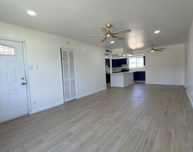 7605 Parkland Drive - Photo Thumbnail 3