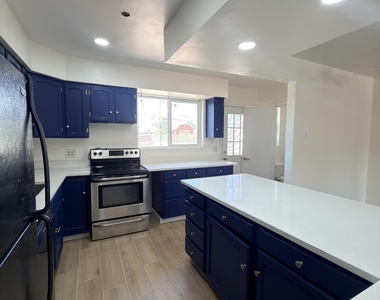 7605 Parkland Drive - Photo Thumbnail 7