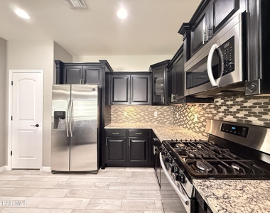 12125 Chapel Hill Road - Photo Thumbnail 15