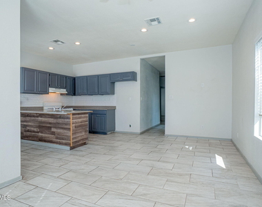621 Main Street - Photo Thumbnail 2