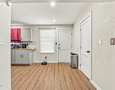 10532 Goodman Street - Photo Thumbnail 8