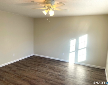 543 Main Street - Photo Thumbnail 6
