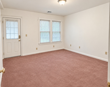 174 Jordan Avenue - Photo Thumbnail 3