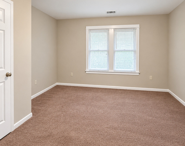174 Jordan Avenue - Photo Thumbnail 4