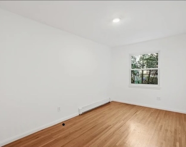 32-53 35th Street - Photo Thumbnail 2