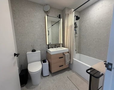 482 Kent Avenue - Photo Thumbnail 3