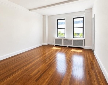  East 46th Street - Photo Thumbnail 2