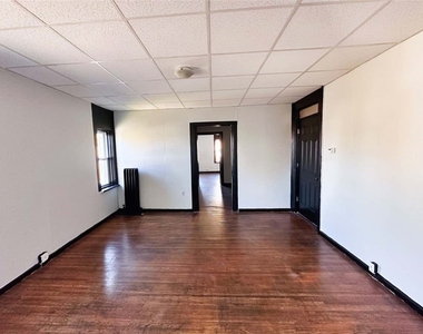 111-115 Lyell Avenue - Photo Thumbnail 3