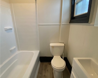 111-115 Lyell Avenue - Photo Thumbnail 9