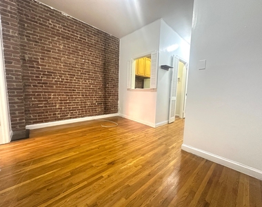 316 East 83rd Street - Photo Thumbnail 2