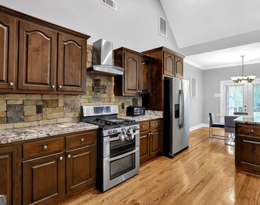110 Stanley Oaks Place - Photo Thumbnail 6
