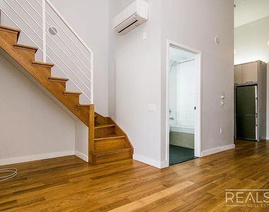 100 Dupont Street - Photo Thumbnail 1