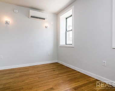 100 Dupont Street - Photo Thumbnail 6