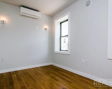 100 Dupont Street - Photo Thumbnail 5