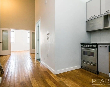 100 Dupont Street - Photo Thumbnail 3