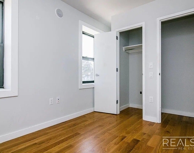 100 Dupont Street - Photo Thumbnail 4