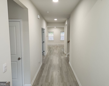 235 Valley Oak Drive - Photo Thumbnail 4