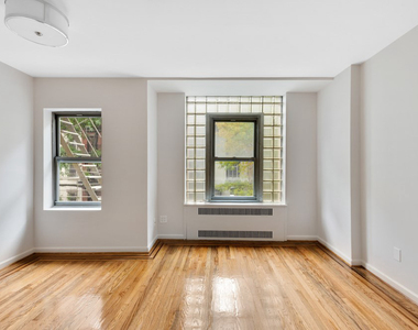 113 East 31st Street - Photo Thumbnail 2