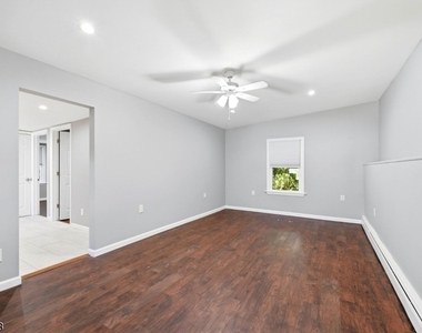 319 William St - Photo Thumbnail 1