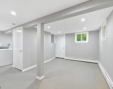 319 William St - Photo Thumbnail 7