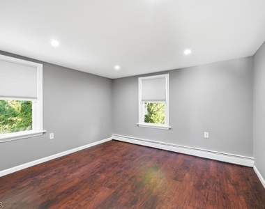 319 William St - Photo Thumbnail 4