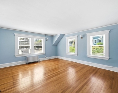 321 William St - Photo Thumbnail 8