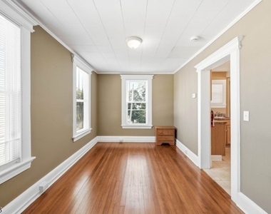 321 William St - Photo Thumbnail 5