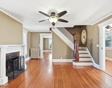 321 William St - Photo Thumbnail 2