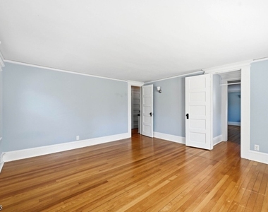 321 William St - Photo Thumbnail 12