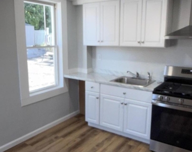 273 W Clinton St Abc - Photo Thumbnail 7