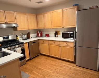 525 Central Avenue, Apt 308 - Photo Thumbnail 6