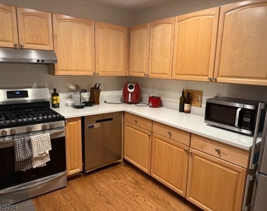 525 Central Avenue, Apt 308 - Photo Thumbnail 7