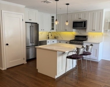 19 Paris Circle - Photo Thumbnail 5