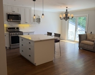 19 Paris Circle - Photo Thumbnail 9