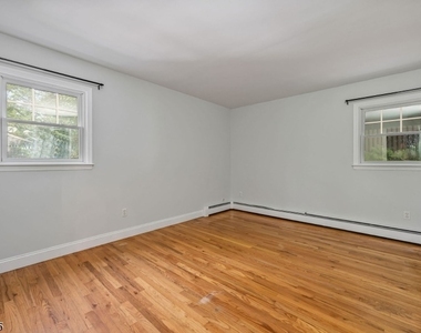 62 Burnham Pkwy - Photo Thumbnail 15