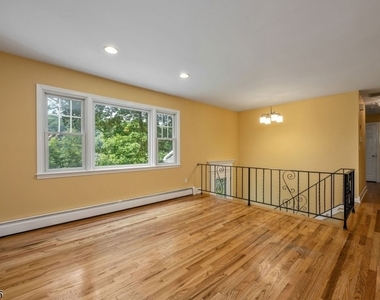 62 Burnham Pkwy - Photo Thumbnail 6