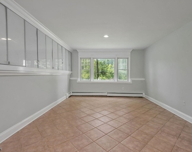 62 Burnham Pkwy - Photo Thumbnail 19