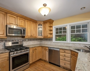 62 Burnham Pkwy - Photo Thumbnail 10