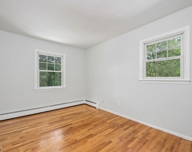 62 Burnham Pkwy - Photo Thumbnail 13