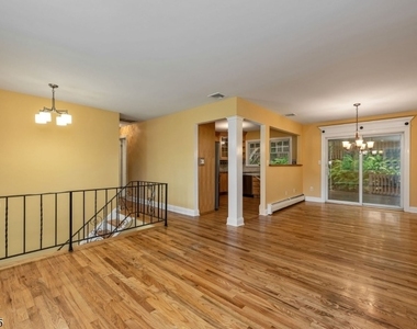 62 Burnham Pkwy - Photo Thumbnail 7