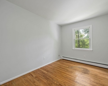 62 Burnham Pkwy - Photo Thumbnail 14