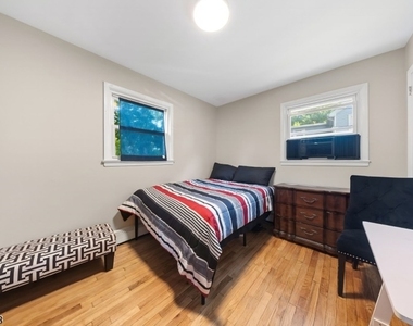 506 Green St - Photo Thumbnail 18