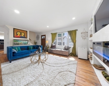 506 Green St - Photo Thumbnail 9