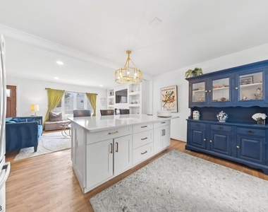 506 Green St - Photo Thumbnail 13