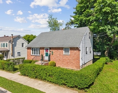 506 Green St - Photo Thumbnail 2