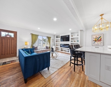 506 Green St - Photo Thumbnail 10