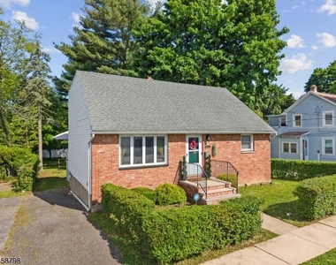 506 Green St - Photo Thumbnail 4