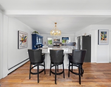 506 Green St - Photo Thumbnail 11